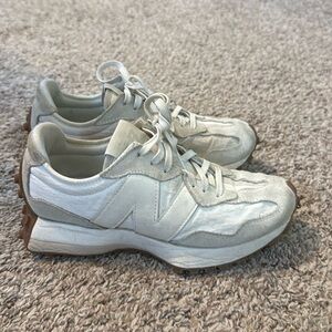 Women’s New Balance 327 size 6.5